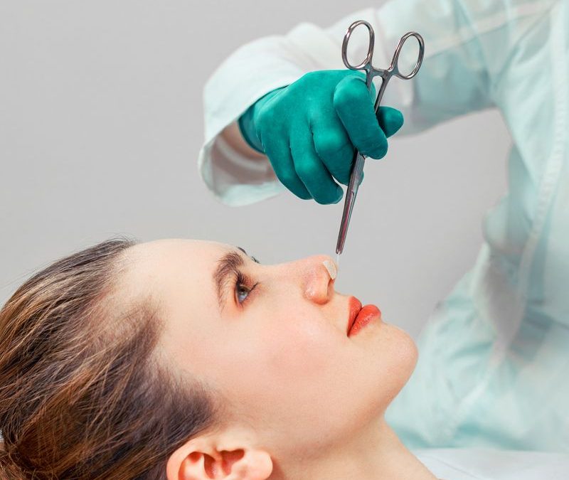 Negligencia Médica en Cirugías de Rinoplastia: Cómo Presentar una Reclamación